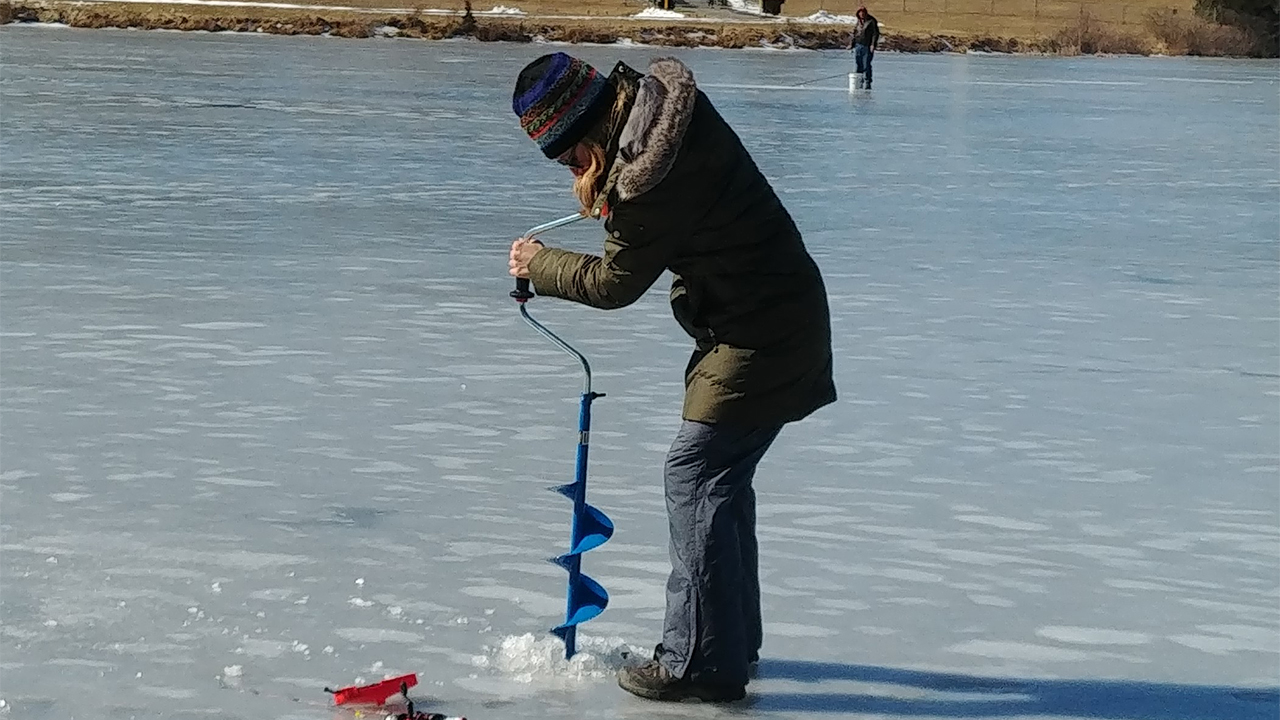 7 Ice Fishing Auger -- Hand crank